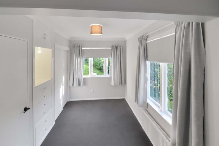 Photo of property in 55 Hungerford Road, Houghton Bay, Wellington, 6023