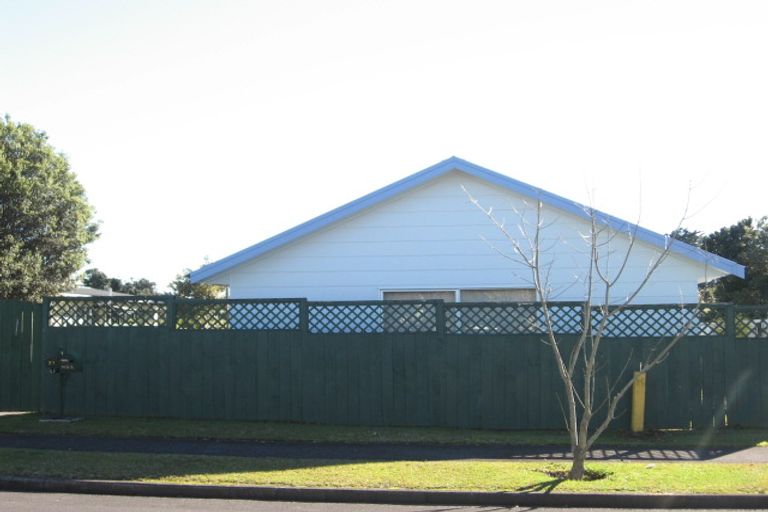 Photo of property in 21 Bluewater Place, Wattle Downs, Auckland, 2103