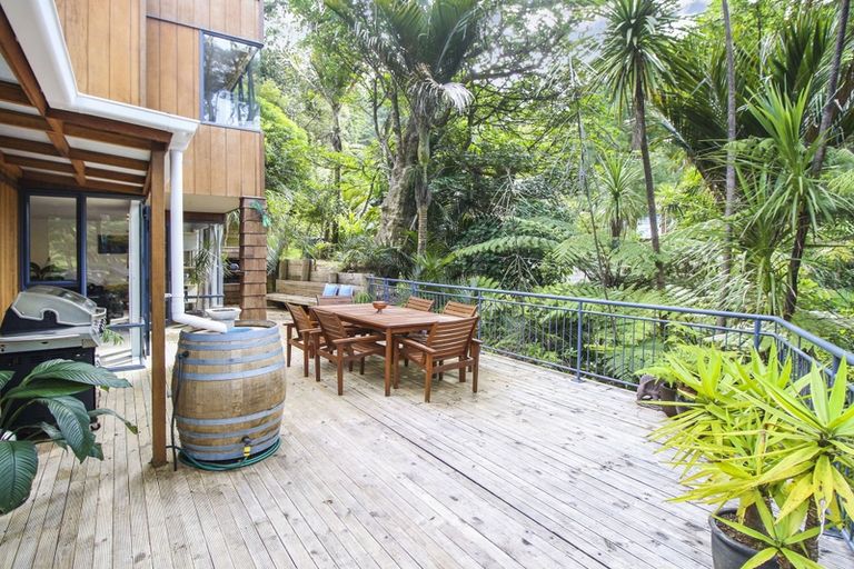 Photo of property in 70 Wood Bay Road, Titirangi, Auckland, 0604