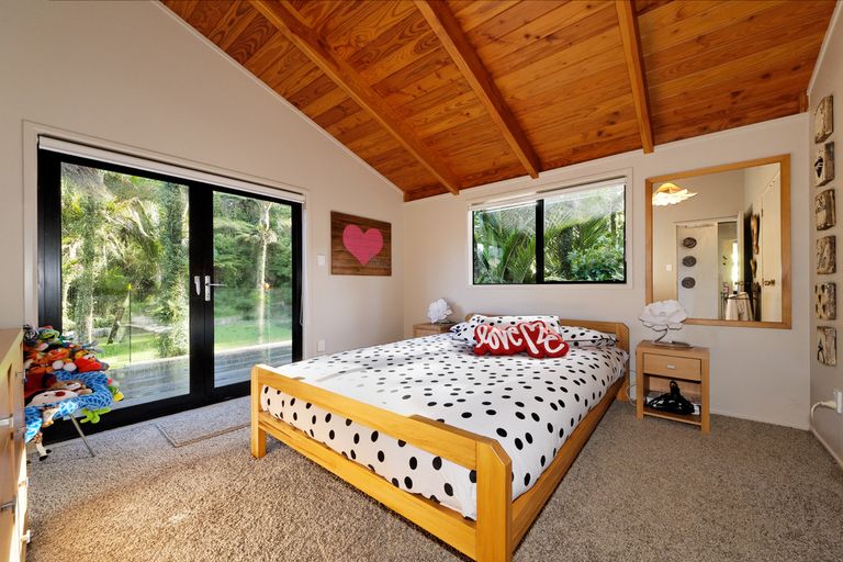 Photo of property in 234 Scenic Drive, Titirangi, Auckland, 0604