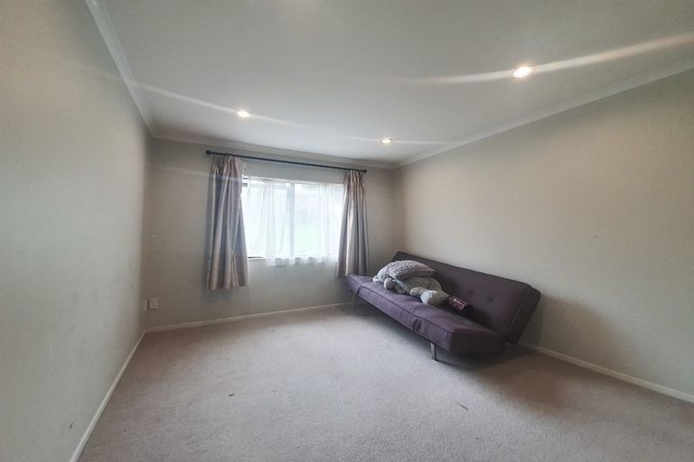 Photo of property in 64a Kingdale Road, Henderson, Auckland, 0610