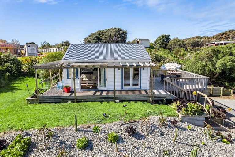Photo of property in 106 Paetawa Road, Peka Peka, Waikanae, 5391