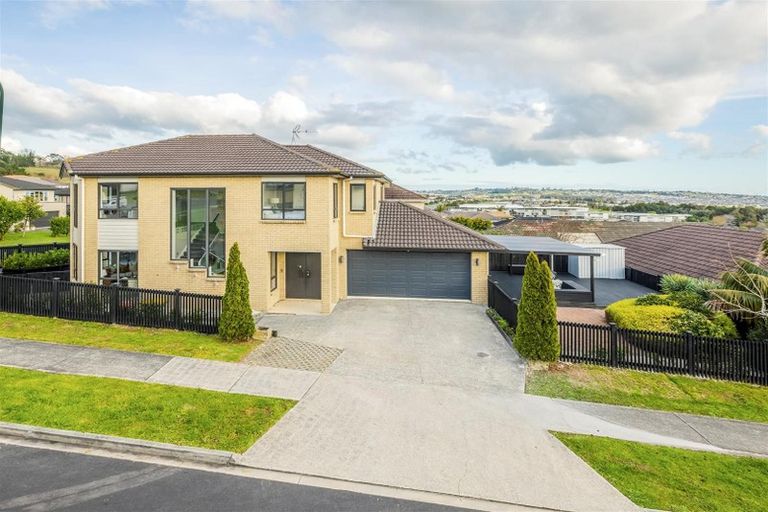 Photo of property in 55 Packspur Drive, Flat Bush, Auckland, 2016