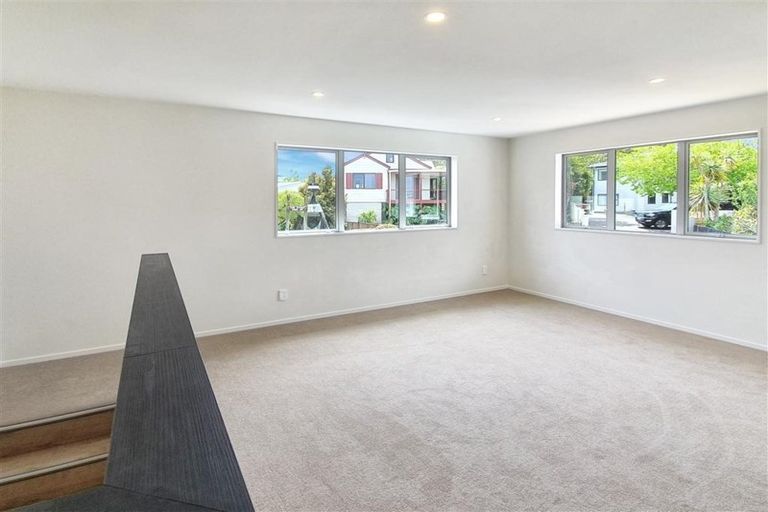 Photo of property in 38b West Harbour Drive, West Harbour, Auckland, 0618