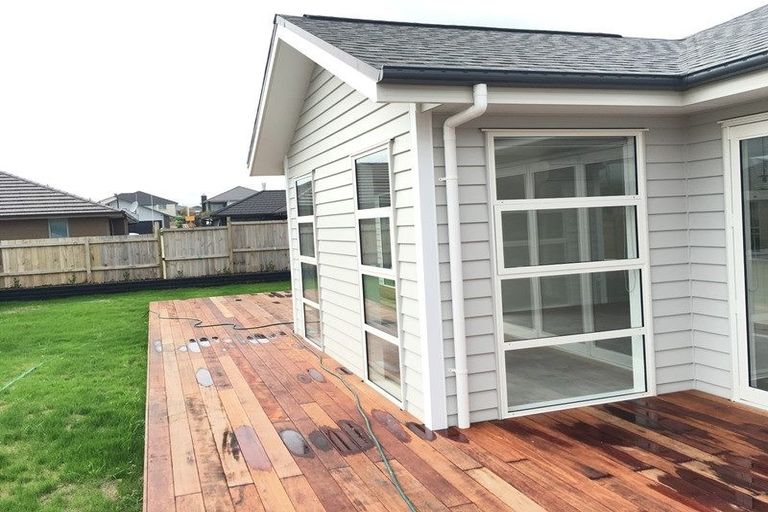 Photo of property in 7 Aporo Drive, Kumeu, 0810