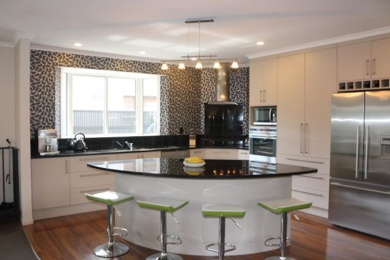 Photo of property in 11 Winston Avenue, Hokowhitu, Palmerston North, 4410