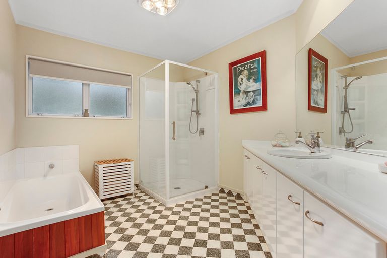 Photo of property in 177 Shaw Road, Oratia, Auckland, 0604