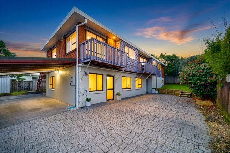 Photo of property in 2/12 Grimshaw Place, Henderson, Auckland, 0612
