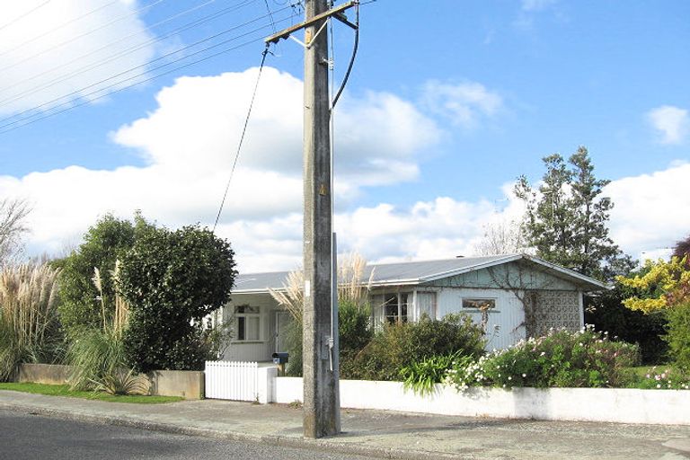 Photo of property in 1 Hariata Street, Otaki, 5512