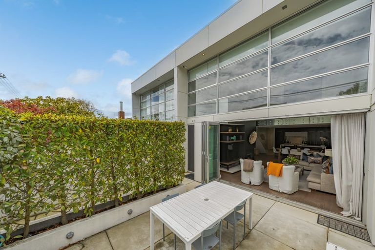Photo of property in 12 Holly Road, St Albans, Christchurch, 8014