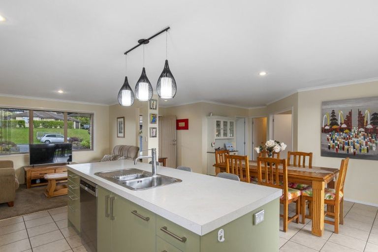 Photo of property in 10 Haden Place, Omokoroa, 3114