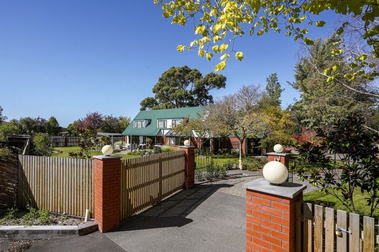 Photo of property in 12 Harrod Place, Rangiora, 7400