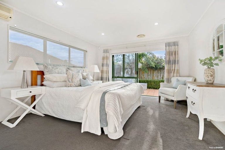 Photo of property in 6 Orohena Close, Northpark, Auckland, 2013