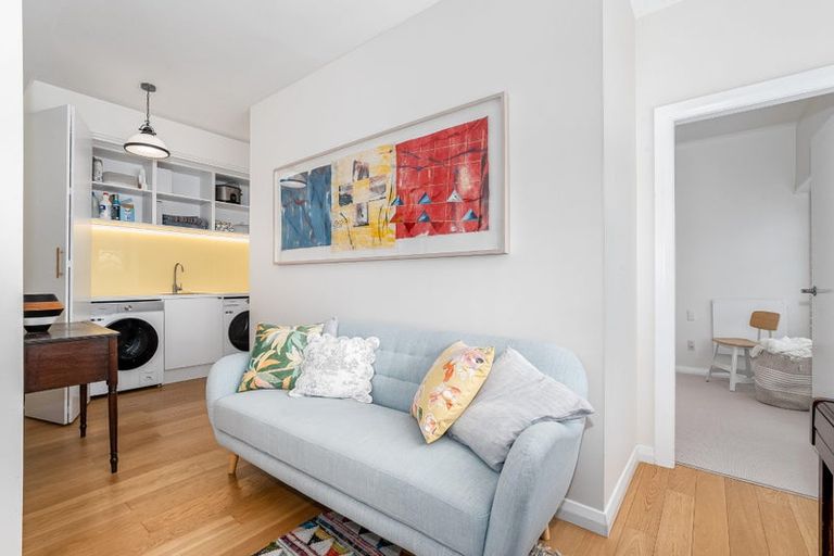 Photo of property in 32 Mccoll Street, Vogeltown, Wellington, 6021