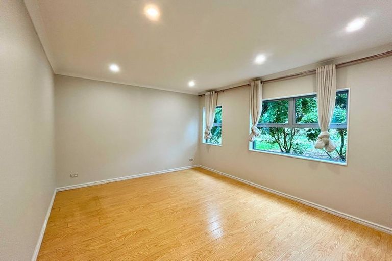 Photo of property in 21f Stamford Crescent, Flat Bush, Auckland, 2019