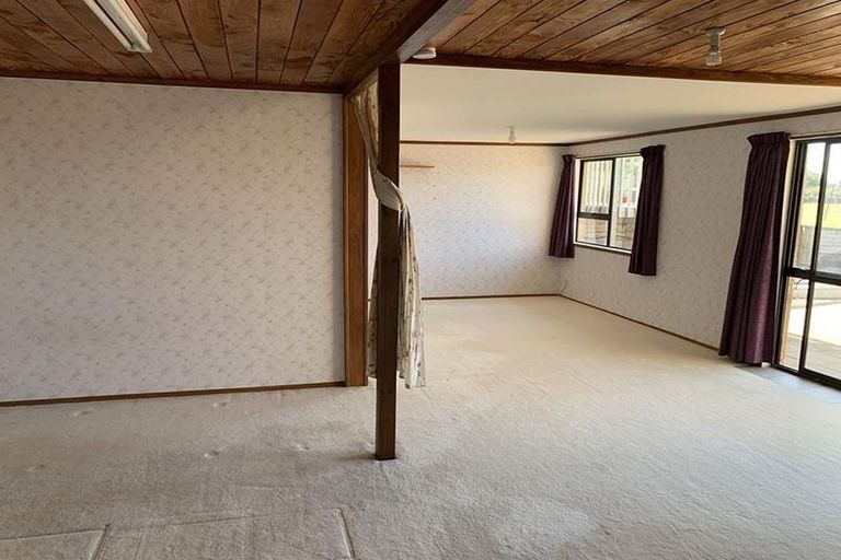 Photo of property in 15 Te Henga Road, Waitakere, Henderson, 0781