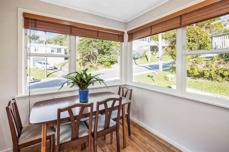 Photo of property in 45 Catherine Crescent, Paparangi, Wellington, 6037
