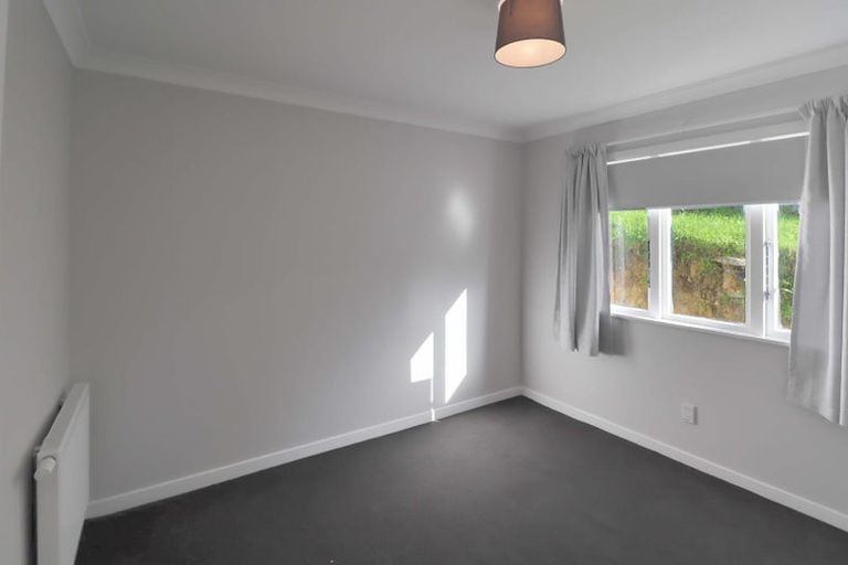 Photo of property in 55 Hungerford Road, Houghton Bay, Wellington, 6023