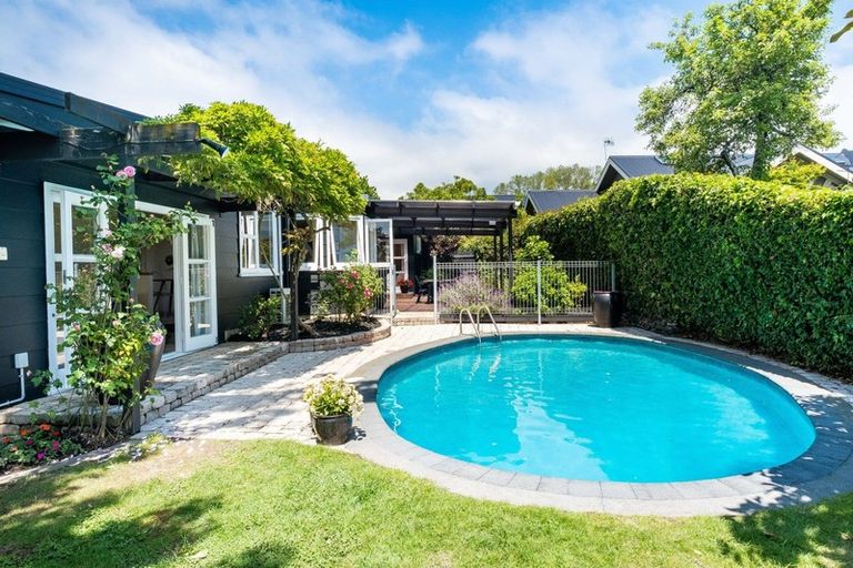 Photo of property in 10 Gillean Street, Havelock North, 4130