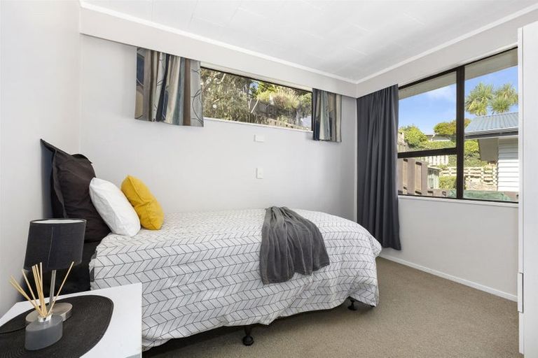 Photo of property in 106 Gloaming Hill, Titahi Bay, Porirua, 5022