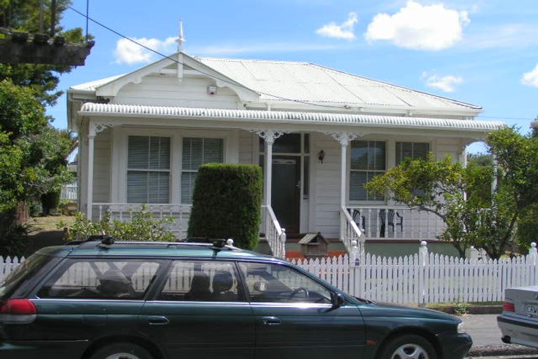 Photo of property in 64 Princes Street, Northcote Point, Auckland, 0627