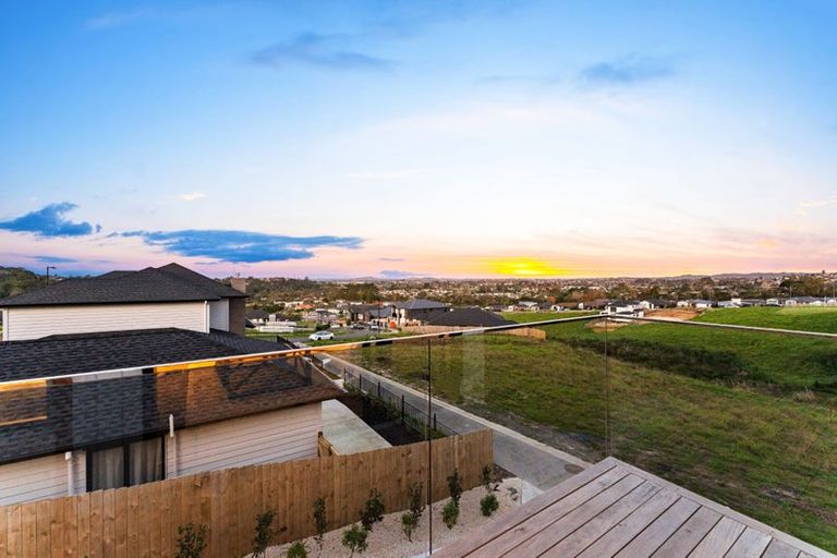 Photo of property in 28 Kate Duncan Drive, Swanson, Auckland, 0614