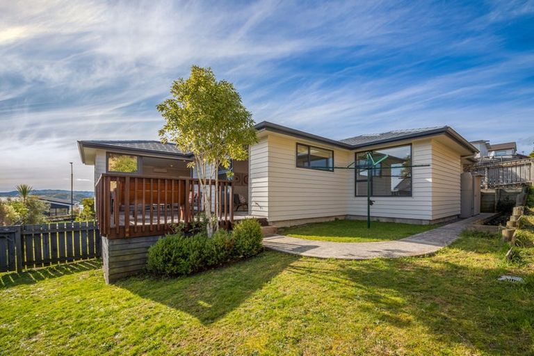 Photo of property in 13 Wangapeka Way, Aotea, Porirua, 5024