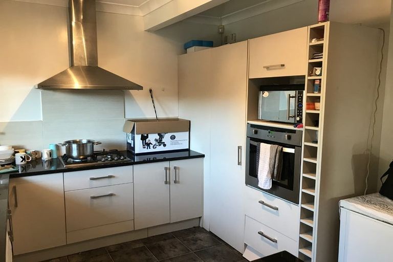 Photo of property in 28 Coles Crescent, Papakura, 2110