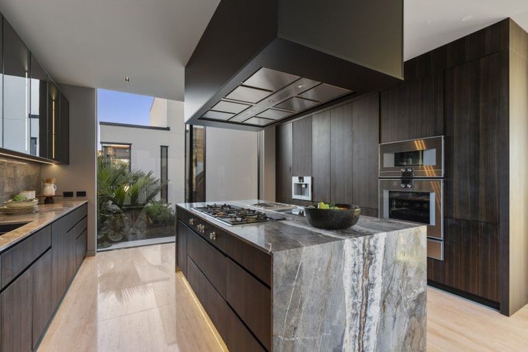 Photo of property in 92 Paritai Drive, Orakei, Auckland, 1071