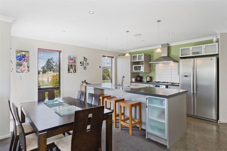 Photo of property in 28 Bottle Lake Drive, Parklands, Christchurch, 8083