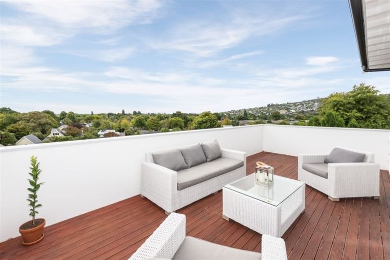 Photo of property in 10 Dyers Pass Road, Cashmere, Christchurch, 8022