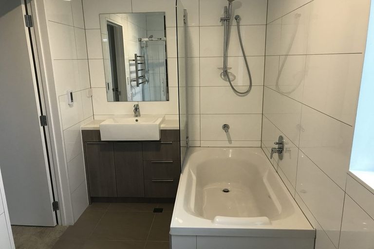 Photo of property in Apollo Apartments, 201/46 Rosedale Road, Rosedale, Auckland, 0632