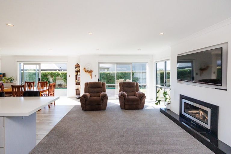 Photo of property in 1 Silicon Way, Fitzherbert, Palmerston North, 4410