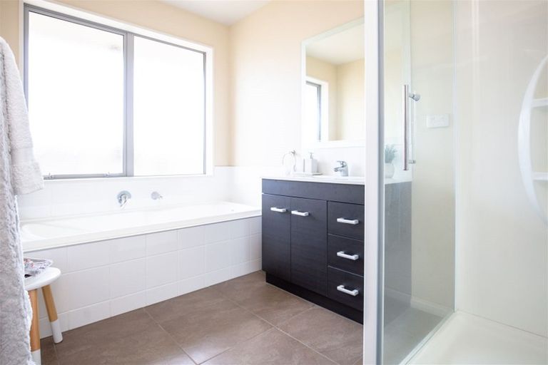 Photo of property in 64 Somerville Crescent, Aidanfield, Christchurch, 8025