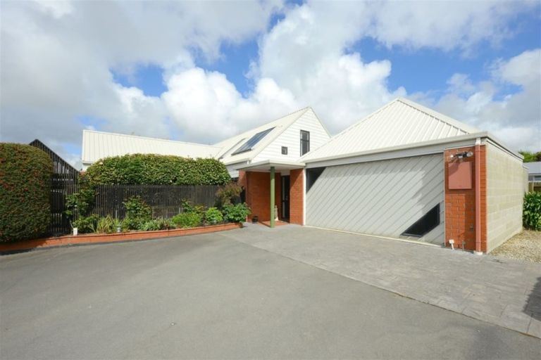 Photo of property in 2/44 Peer Street, Upper Riccarton, Christchurch, 8041