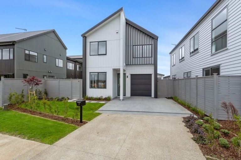 Photo of property in 15 Aquamarine Road, Rosehill, Papakura, 2113