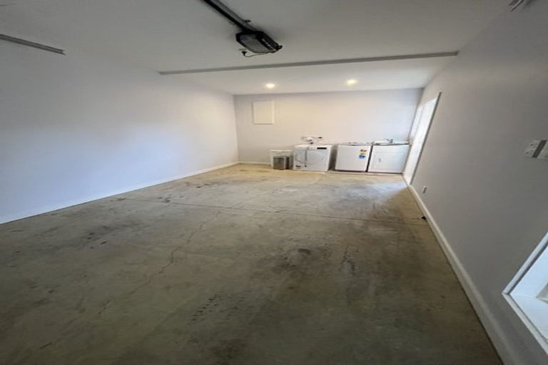 Photo of property in 2/121 Rongotai Road, Kilbirnie, Wellington, 6022