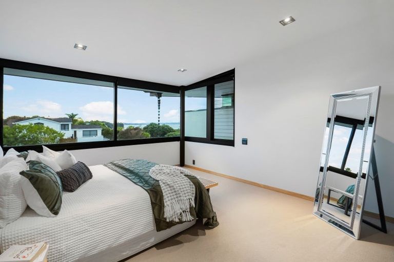 Photo of property in 51 Pacific Parade, Army Bay, Whangaparaoa, 0930
