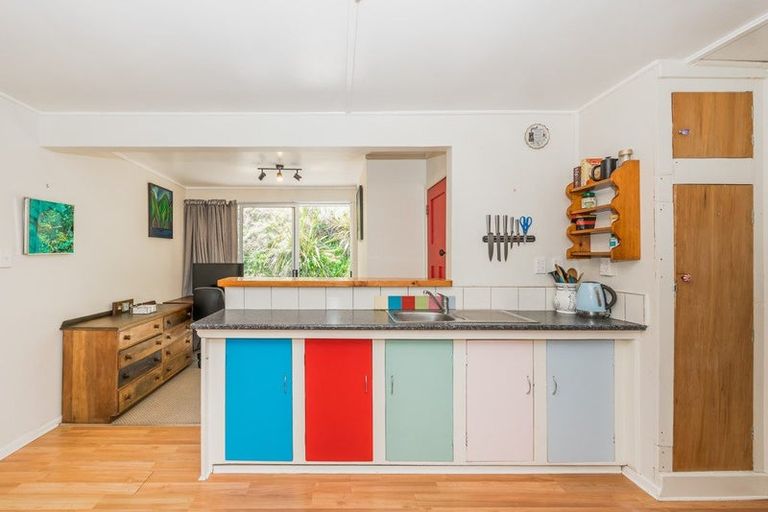 Photo of property in 15 Dale Road, Raumati South, Paraparaumu, 5032