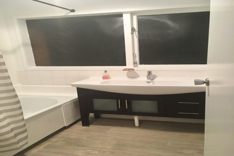 Photo of property in 1/16 Castleton Drive, Howick, Auckland, 2014