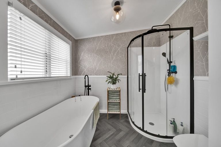 Photo of property in 128 Miranda Street, Stratford, 4332