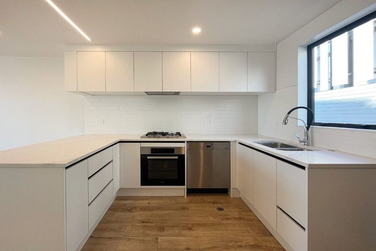 Photo of property in 5/737 East Coast Road, Browns Bay, Auckland, 0630