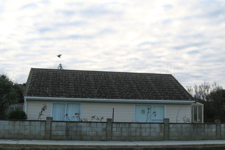 Photo of property in 33 Moana Street, Otaki Beach, Otaki, 5512