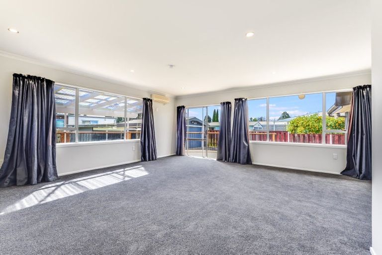 Photo of property in 32 Northolt Road, Fairview Downs, Hamilton, 3214