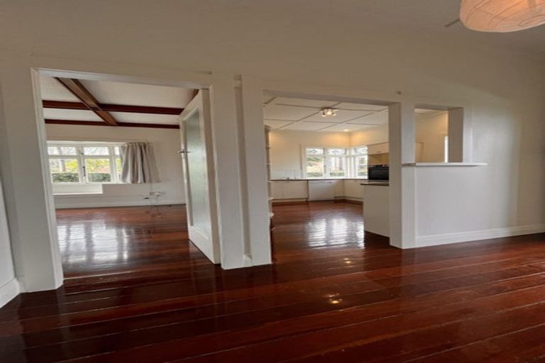 Photo of property in 11 Norwood Road, Bayswater, Auckland, 0622