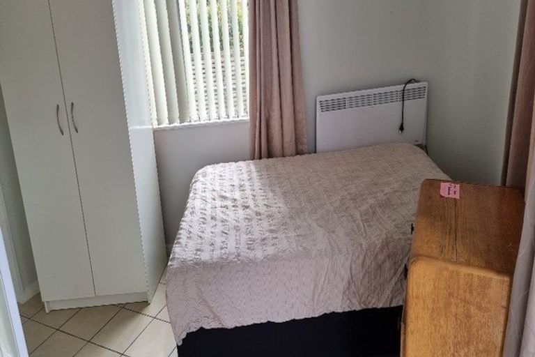 Photo of property in 18 Cheryl Place, Hillcrest, Auckland, 0627