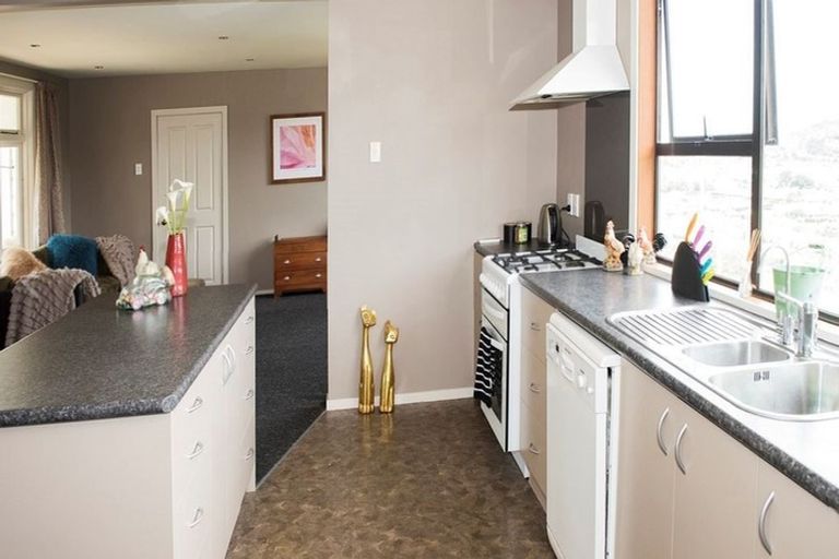 Photo of property in 37 Walter Street, The Glen, Dunedin, 9011