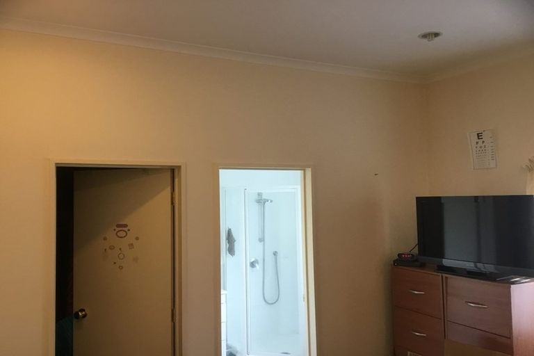 Photo of property in 12 Piper Place, Goodwood Heights, Auckland, 2105