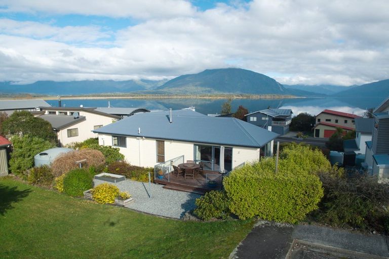 Photo of property in 9 Ranui Place, Moana, 7872