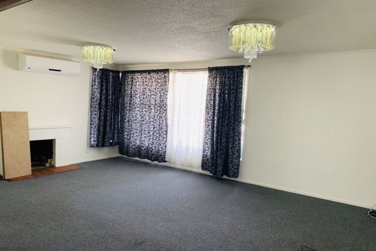 Photo of property in 1 Convair Crescent, Mangere, Auckland, 2022
